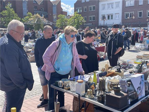 Kult-Flohmarkt in Nordenham: Der Nor-Floh lockte Tausende Besucher in die Innens...