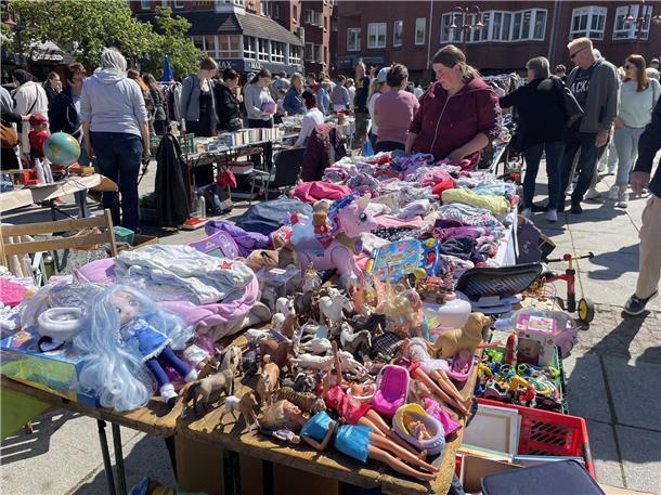 Kult-Flohmarkt in Nordenham: Der Nor-Floh lockte Tausende Besucher in die Innens...