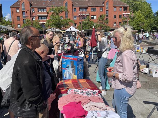 Kult-Flohmarkt in Nordenham: Der Nor-Floh lockte Tausende Besucher in die Innens...