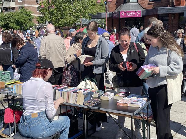Kult-Flohmarkt in Nordenham: Der Nor-Floh lockte Tausende Besucher in die Innens...