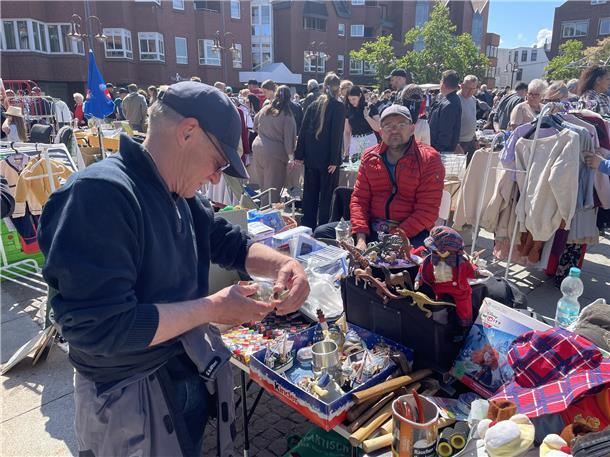 Kult-Flohmarkt in Nordenham: Der Nor-Floh lockte Tausende Besucher in die Innens...