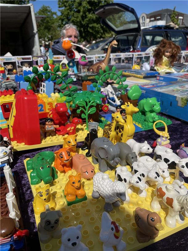 Kult-Flohmarkt in Nordenham: Der Nor-Floh lockte Tausende Besucher in die Innens...