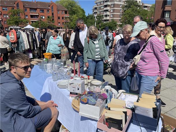 Kult-Flohmarkt in Nordenham: Der Nor-Floh lockte Tausende Besucher in die Innens...