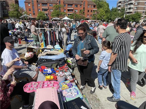Kult-Flohmarkt in Nordenham: Der Nor-Floh lockte Tausende Besucher in die Innens...