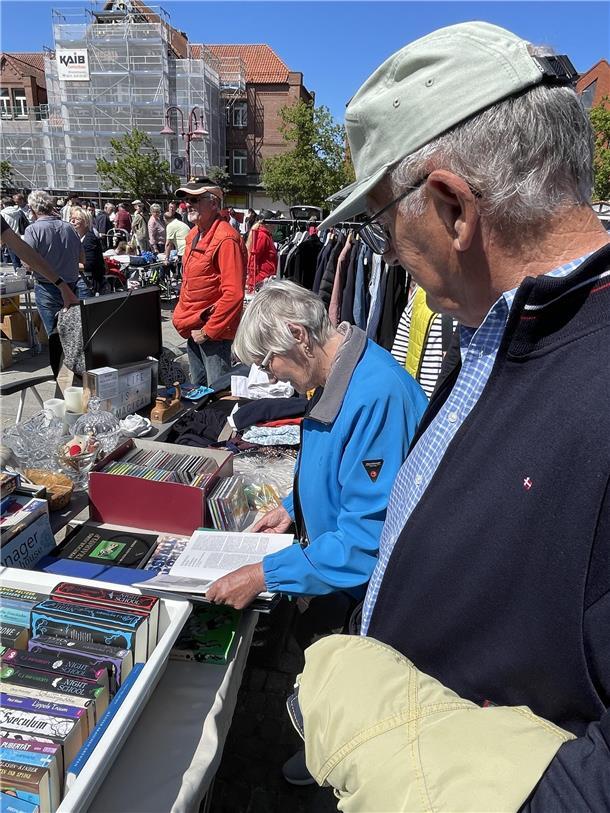 Kult-Flohmarkt in Nordenham: Der Nor-Floh lockte Tausende Besucher in die Innens...
