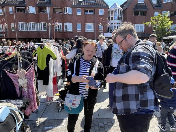 Kult-Flohmarkt in Nordenham: Der Nor-Floh lockte Tausende Besucher in die Innens...
