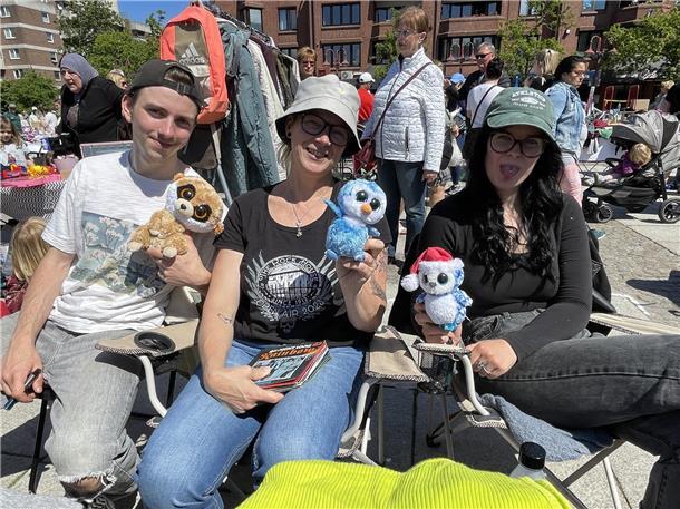 Kult-Flohmarkt in Nordenham: Der Nor-Floh lockte Tausende Besucher in die Innens...
