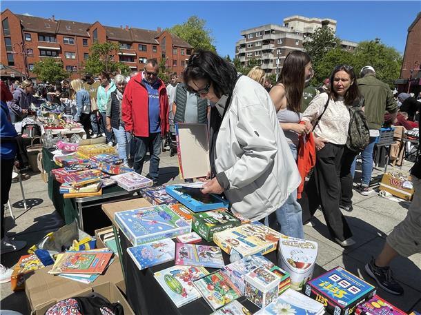 Kult-Flohmarkt in Nordenham: Der Nor-Floh lockte Tausende Besucher in die Innens...