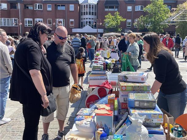 Kult-Flohmarkt in Nordenham: Der Nor-Floh lockte Tausende Besucher in die Innens...