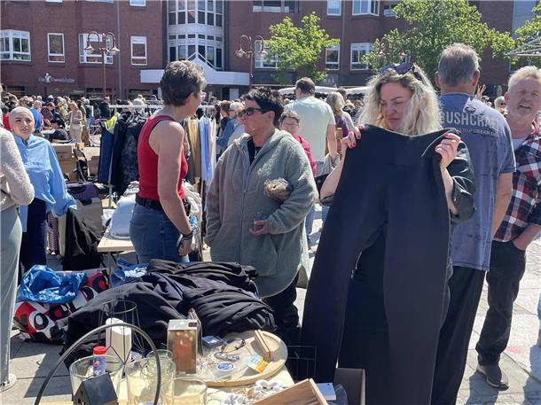 Kult-Flohmarkt in Nordenham: Der Nor-Floh lockte Tausende Besucher in die Innens...