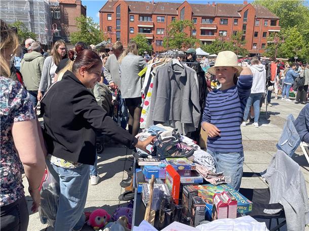 Kult-Flohmarkt in Nordenham: Der Nor-Floh lockte Tausende Besucher in die Innens...