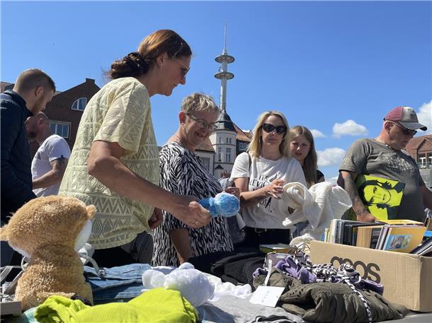 Kult-Flohmarkt in Nordenham: Der Nor-Floh lockte Tausende Besucher in die Innens...