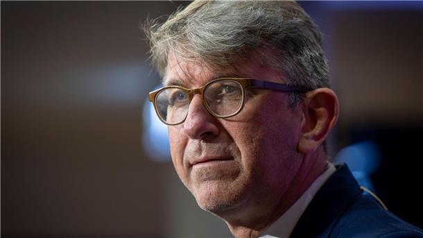 Kanu des Manitu? Kulturstaatsminister will mehr Blockbuster Kulturstaatsminister Wolfram Weimer stattete Ludwigsburg einen Besuch ab - auf Einladung von CDU-Landeschef Manuel Hagel (CDU).