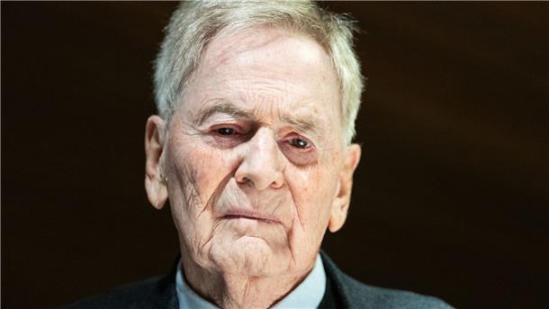 Regisseur István Szabó sieht nicht gern seine eigenen Filme Kurios: Der preisgekrönte Regisseur István Szabó schaut sich seine eigenen Filme nicht gern an.