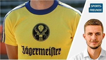 Ein Gelbes Trikot mit der Aufschrift „Jägermeister“ und ein Mann in weißem Hemd.