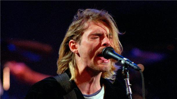 Nirvana: Zum 30. Jubiläum legendäre Konzertaufnahmen Kurt Cobain, Sänger der US-amerikanischen Kult-Rockband Nirvana, bei einem Auftritt in Seattle (1993).