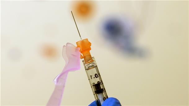 Verstorbener Junge aus dem Cuxland war herzkrank Ein Kind wird geimpft.