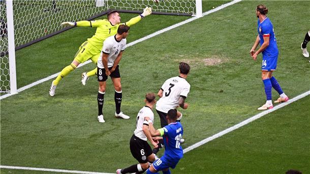 Nagelsmann denkt weiter groß: „Durchmarschieren“ zur WM Kylian Mbappé erzielt das 1:0. Der starke Torwart Marc-André ter Stegen hechtet vergebens nach dem Ball.
