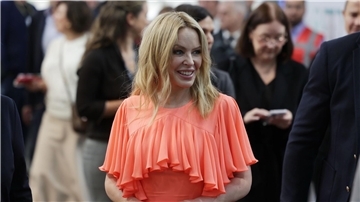 Kylie Minogue war im Museum.