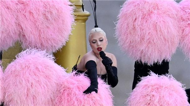 Olympia-Eröffnungsfeier als knallbuntes Spektakel im Regen Lady Gaga sang bei der Olympia-Eröffnung einen französischen Klassiker.