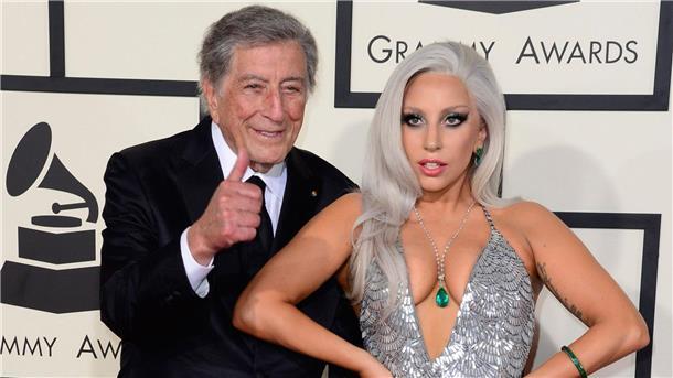 Jazz-Legende Tony Bennett ist tot Lady Gaga und Tony Bennett bei der Grammy-Verleihung 2015.