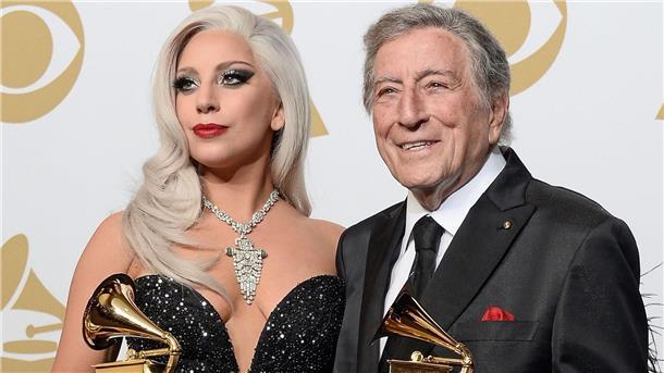 Lady Gaga und Tony Bennett (r) bei der Grammy-Verleihung 2015.