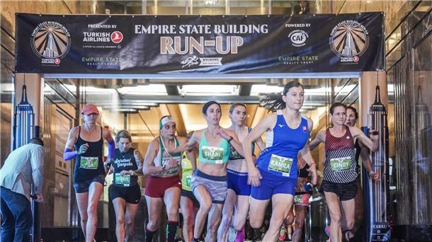 Treppenlauf im Empire State Building: Deutscher auf Platz 4 Läuferinnen starten zum Treppenlauf im Empire State Building.