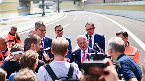 Landeschef Wegner betonte, dass die Verlängerung der A100 mit dem 17. Bauabschnitt weitergehen müsse.
