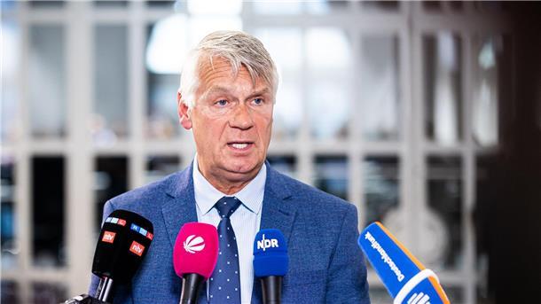 Neue Details: Verdächtiger war am Vortag in Psychiatrie Landespolizeipräsident Brockmann schilderte im Landtag bislang unbekannte Details zum Verhalten des Friedland-Verdächtigen. (Archivbild)