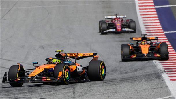 „Schwarzer Tag“ für Verstappen - Norris verkürzt auf Piastri Lando Norris (l) und Oscar Piastri (m) mal wieder an der Spitze.