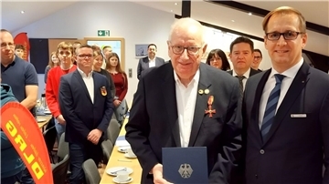 Feierstunde mit Verleihung des Bundesverdienstkreuzes in Stollhamm (Gemeinde Butjadingen).