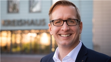 Landrat Stephan Siefken sieht in der Zusammenarbeit beider Kliniken in der Wesermarsch eine Lösung.