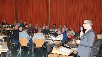 Landrat Stephan Siefken sprach beim Ehemaligentreffen unter anderem über die aktuellen Herausforderungen der Kreisverwaltung.