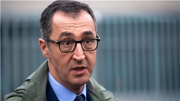 Landwirtschaftsminister Cem Özdemir will an praktischen Lösungen gegen Lebensmittelverschwendung arbeiten.