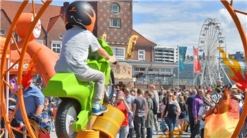 Lange Warteschlangen gab es für die Kinder an den einzelnen Spiel- und Action-Stationen. Fotos Ulich