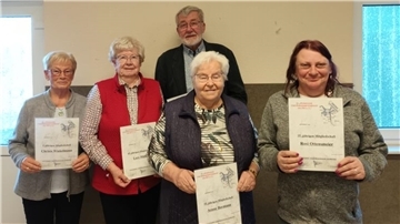 Langjährige Mitglieder des Clubs Weserstrand wurden auf der Jahreshauptversammlung ausgezeichnet. Von links: Christa Winkelmann, Lore Müller, Günter Mehrtens, Aenne Bormann und Rosi Ottensmeier.
