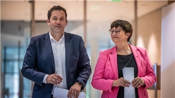 Lars Klingbeil und Saskia Esken kandidieren erneut als SPD-Doppelspitze.