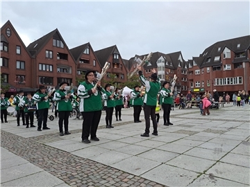 Bild vom Laternenumzug auf dem Nordenhamer Marktplatz