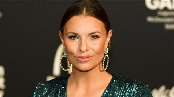 Laura Wontorra mag Fashion und Beauty, aber auch Autos und Sport, wie sie uns im Interview verrät.