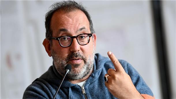 Kosky im Operettenrausch - Neue „Fledermaus“ in München Laut Bayerischer Staatsoper ist Boris Koskys Inszenierung die erste neue „Fledermaus“ seit 26 Jahren.