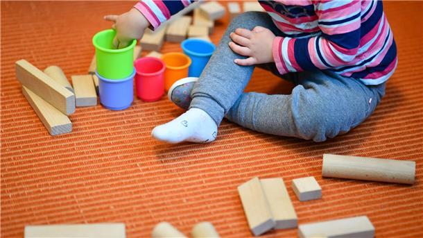 Studie: Es gibt nicht genug Kitaplätze Laut Bundesfamilienministerin Lisa Paus gibt es „nach wie vor eine Betreuungslücke, in den Kitas, aber auch im Bereich der Grundschulen“.