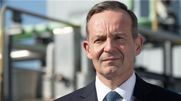 Wissing: 49-Euro-Ticket soll auch in Frankreich gelten Laut Bundesverkehrsminister Volker Wissing sollte man auch in Frankreich mit dem Deutschlandticket fahren dürfen.