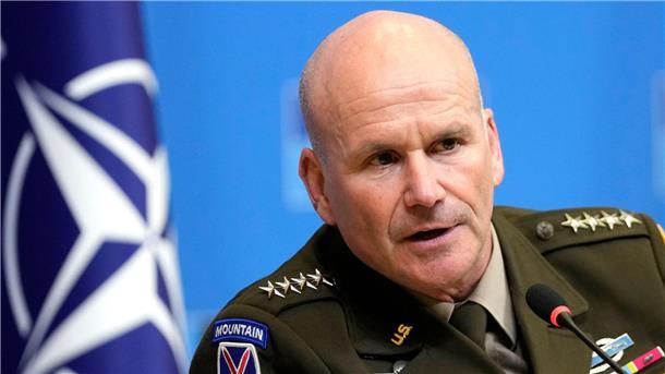 Abschreckung: Nato-Großmanöver mit 90.000 Soldaten Laut dem Oberbefehlshaber der Nato-Streitkräfte in Europa, General Christopher Cavoli, wird die geplante Übung ein klarer Beleg für den Zusammenhalt, die Stärke und die Entschlossenheit des Bündnisses zum gegenseitigen Schutz sein.