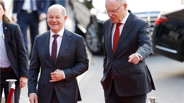 Ministerpräsident Weil: Scholz unangefochtene „Nummer eins“ Laut niedersächsische Ministerpräsident Stephan Weil wird Bundeskanzler Olaf Scholz die SPD auch in den nächsten Wahlkampf führen. (Archivfoto)