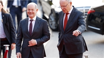 Laut niedersächsische Ministerpräsident Stephan Weil wird Bundeskanzler Olaf Scholz die SPD auch in den nächsten Wahlkampf führen. (Archivfoto)
