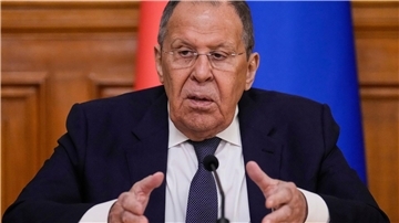 Lawrow sieht die Bedingungen für ein Spitzentreffen von Putin mit Selenskyj für nicht erfüllt an. 