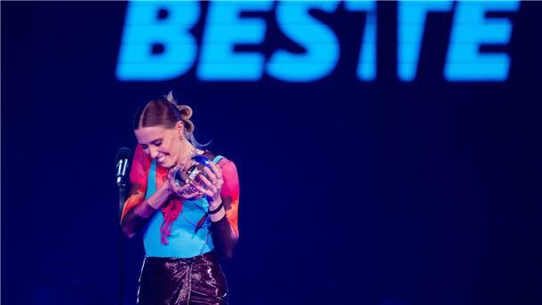 Lea ist „Beste Künstlerin“ bei der 1Live Krone.