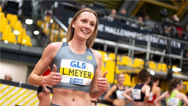 Hallen-DM: Olympiasiegerin Ogunleye siegt mit Bestleistung Lea Meyer freute sich über ihren Meistertitel über die 3000 Meter.