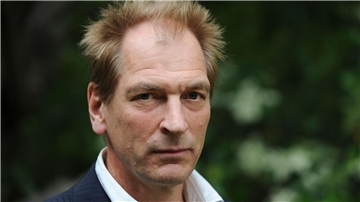 Lebt in der Nähe von Hollywood und ist laut Medienberichten ein begeisterter Bergwanderer: Julian Sands.