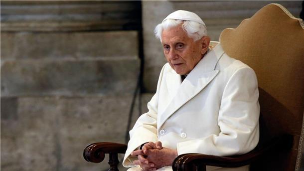 „Sehr krank“: Sorgen um emeritierten Papst Benedikt XVI. Lebt seit seinem Rücktritt 2013 relativ abgeschieden in einem Kloster im Vatikan: Papst Benedikt XVI.
